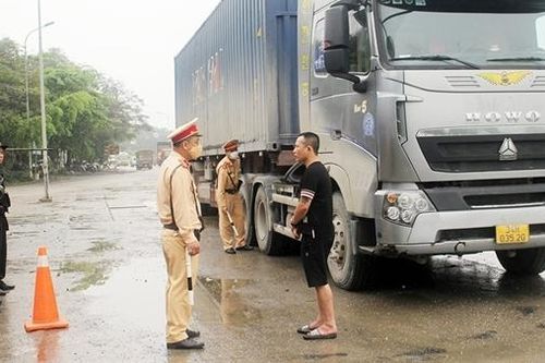 Tài xế thanh minh chở hàng cho công ty nên không biết quá tải