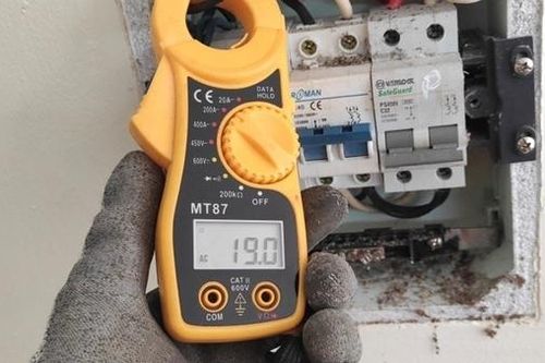 Chỉnh công tơ để ăn cắp 18.326 kWh điện