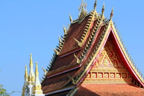 Lễ buộc chỉ cổ tay cầu may nhân dịp Tết cổ truyền Bunpimay của Lào