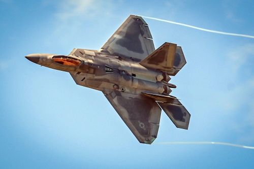 Lần đầu tiên Mỹ triển khai chiến đấu cơ tàng hình F-22 sát biên giới Ukraine