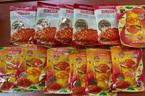 Học sinh được cảnh báo không nhận sản phẩm do người lạ phát, tặng ngoài cổng trường