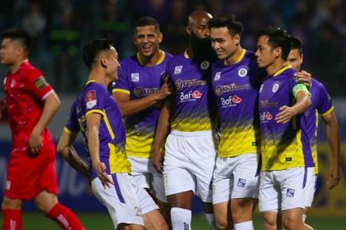 Thắng đẹp Hải Phòng, Hà Nội FC lên đỉnh bảng chờ... án phạt