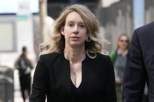 Siêu lừa Elizabeth Holmes không được tại ngoại