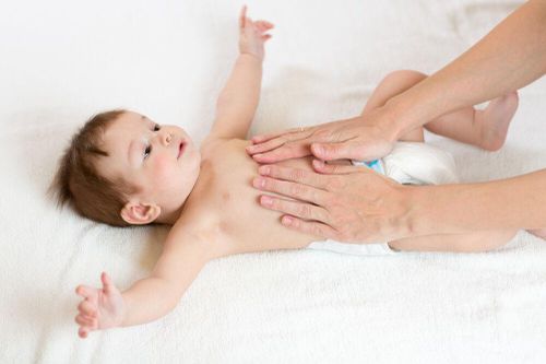 Dấu hiệu nhận biết trẻ sơ sinh bị táo bón