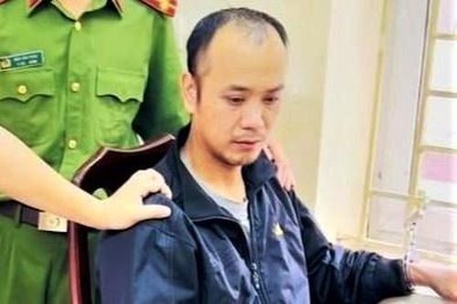 Trộm lao xe máy vào công an