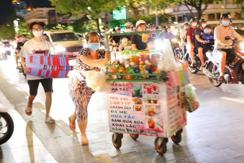 Vì sao chưa thể xử lý dứt điểm cảnh hàng rong bát nháo ở Nguyễn Huệ?