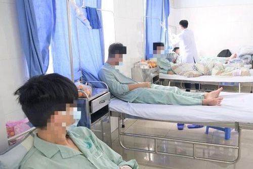 Bốn học sinh nhập viện cấp cứu sau khi hút thuốc lá điện tử