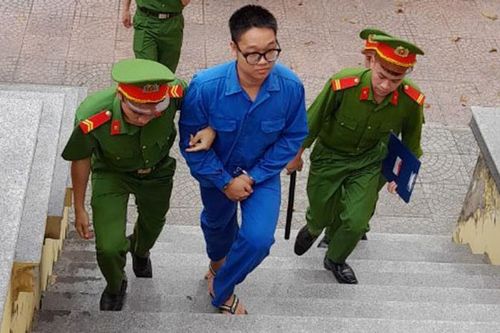 Nam thanh niên đi lừa đảo kiếm tiền 'gỡ gạc' thua bạc qua mạng