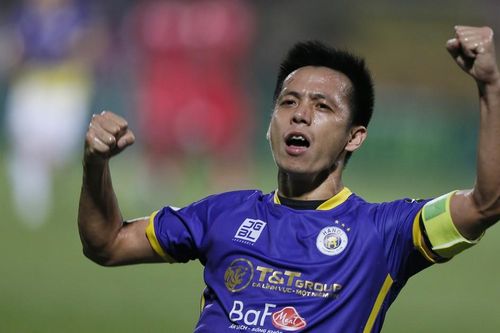 Văn Quyết tỏa sáng giúp Hà Nội FC giữ vững ngôi đầu
