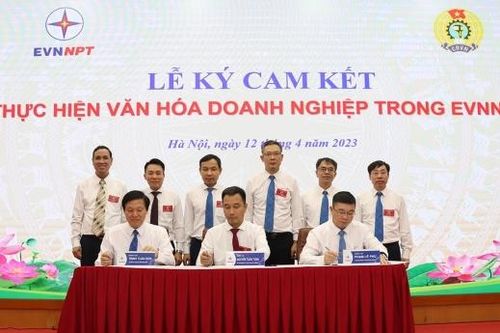 Ký cam kết thực hiện văn hóa doanh nghiệp trong EVNNPT