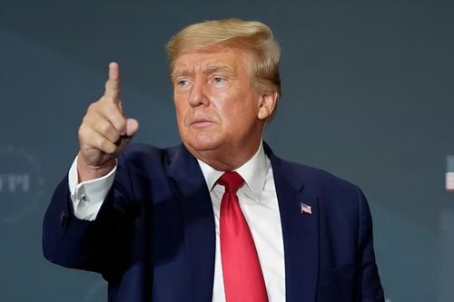 Ông Trump kiện luật sư cũ, đòi bồi thường 500 triệu USD