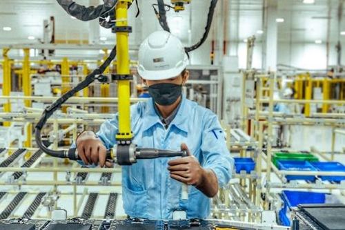 VinES và Li-Cycle ký hợp đồng tái chế pin dài hạn