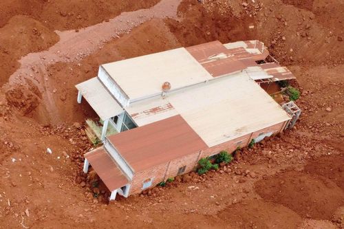Căn nhà '4 mặt tiền' lọt thỏm giữa đại công trường sân bay Long Thành