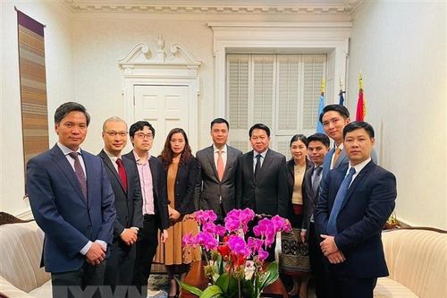 Việt Nam chung vui Tết cổ truyền cùng Lào và Campuchia