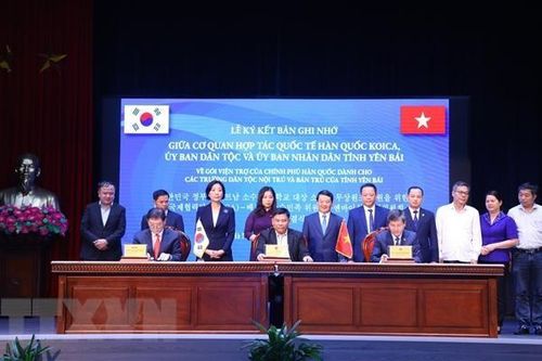 Hàn Quốc viện trợ 500.000 USD cho học sinh dân tộc thiểu số ở Yên Bái