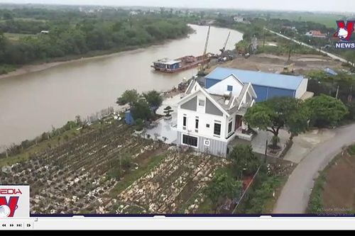 Đua nhau xây nhà trên hành lang thoát lũ ở Nam Định