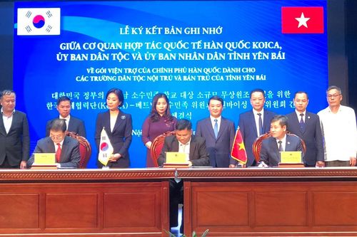 Giúp học sinh dân tộc thiểu số Yên Bái có điều kiện tốt hơn để học tập, nâng cáo kiến thức