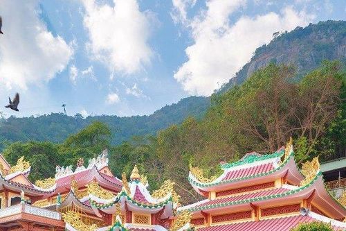Khám phá hệ thống các chùa trên 'nóc nhà Nam Bộ'
