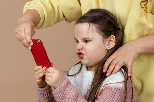 5 mẹo giúp con trẻ hạn chế sử dụng các thiết bị di động