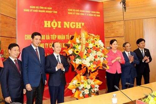 VICEM tiếp nhận chuyển giao tổ chức Đảng và đảng viên của VICEM Bút Sơn