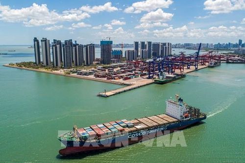 Xuất khẩu của Trung Quốc tăng lần đầu tiên trong 6 tháng