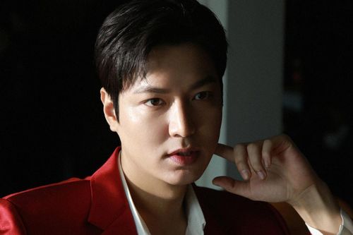 'Ông hoàng châu Á' Lee Min Ho đáp trả sau khi bị chê hết thời