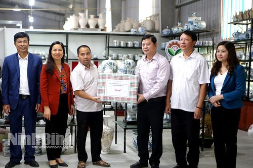 Cán bộ MTTQ Việt Nam tỉnh tham quan các mô hình phát triển kinh tế- xã hội tại Yên Mô