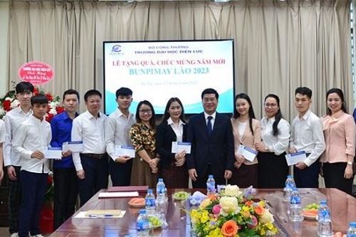 Tết cổ truyền Bunpimay ấm áp cho lưu học sinh Lào tại Trường Đại học Điện lực