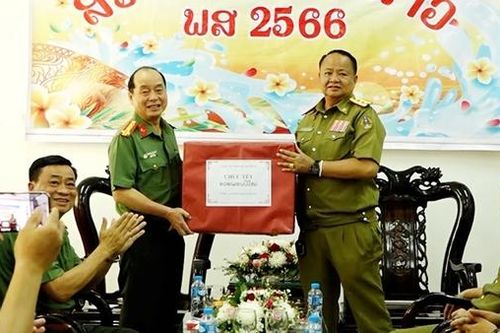 Công an tỉnh Quảng Bình chúc Tết Công an các tỉnh nước bạn Lào