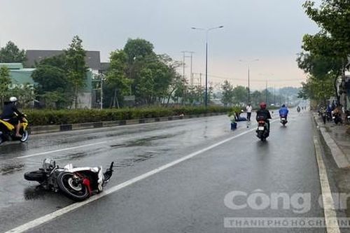 Xe tải rời khỏi hiện trường sau khi cuốn người đàn ông kéo lê trên đường