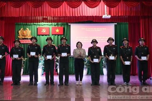 Thăm, động viên hơn 800 chiến sĩ mới tham gia nghĩa vụ Công an nhân dân