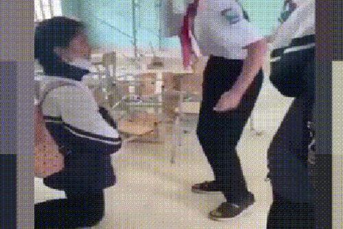 Quảng Bình: Xôn xao clip nữ sinh bắt bạn quỳ, tát vào mặt để 'trả đũa'