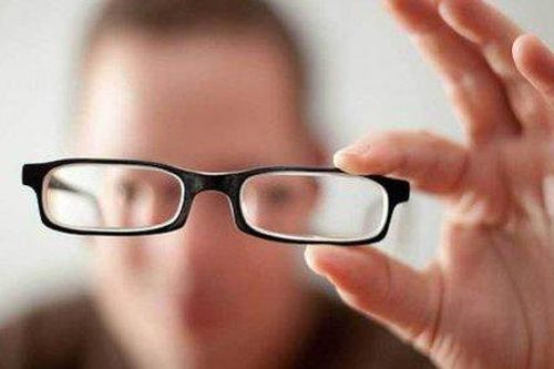 Loạn thị có khó điều trị?