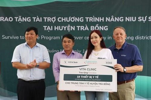 Quảng Ngãi: Trao tặng thiết bị cho Trung tâm y tế huyện Trà Bồng