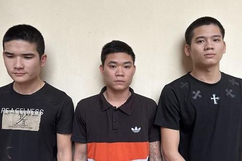 Bắt nhốt người khác vì nghĩ bạn gái bị chèo kéo làm nhân viên quán hát