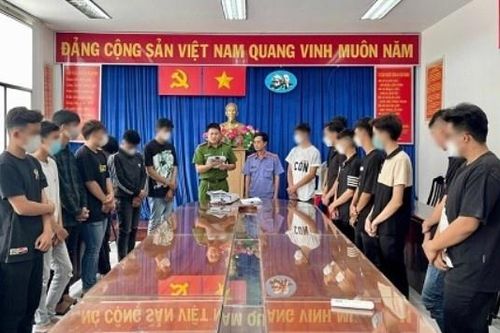 Tụ tập đua xe, nhiều học sinh ở TP.HCM bị khởi tố