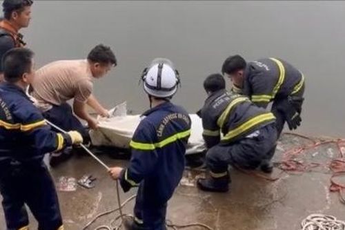 Câu cá ở hồ, người đàn ông ngã xuống nước tử vong