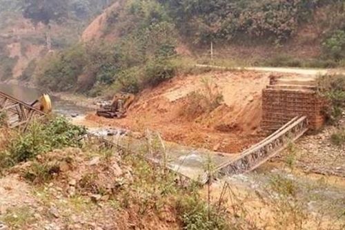 Lai Châu: Sập cầu tạm bắc qua suối Nậm Củm, 3 người thương vong