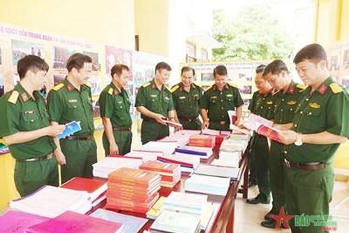 Đảng ủy Sư đoàn 7, Quân đoàn 4 thực hiện đa dạng hình thức giáo dục chính trị