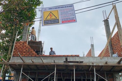 Chớ đùa với điện!