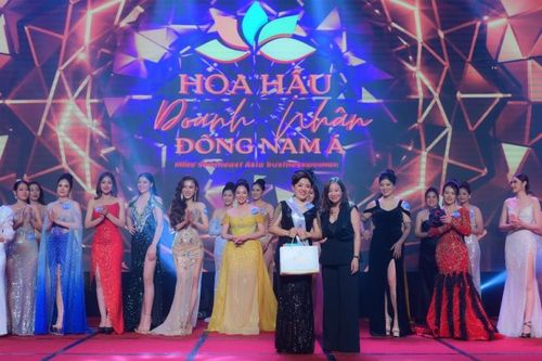 Nữ doanh nhân ngành gỗ Võ Thị Kim Thương đoạt giải 'Người đẹp bản lĩnh' cuộc thi Hoa hậu doanh nhân Đông Nam Á