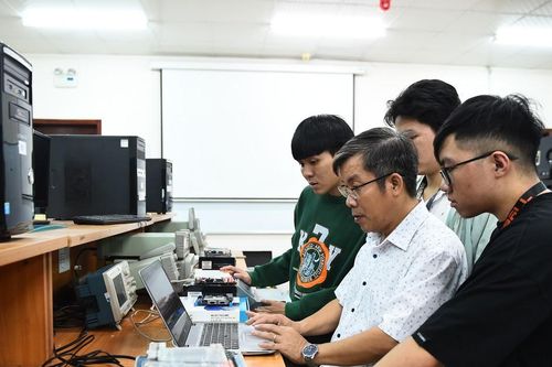 Mạnh tay với tuyển sinh đại học vượt chỉ tiêu