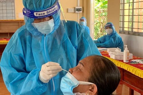 Dịch Covid-19 tăng thêm 780 ca mắc, chuyên gia khuyến cáo về test nhanh