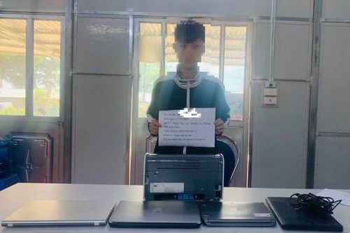 Bắt đối tượng trộm nhiều máy tính để mua tài khoản ngân hàng đẹp
