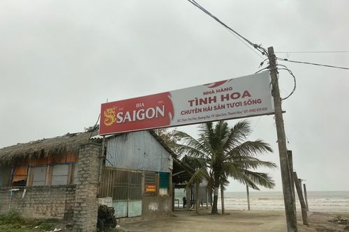 Nhà hàng dựng trái phép ven biển, chây ì không phá dỡ