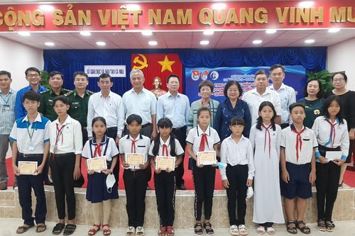 Nguồn tiếp sức quý giá cho trò nghèo vùng đất mũi