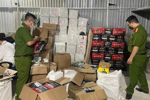 Kho hàng hơn 17.000 sản phẩm làm đẹp nghi nhập lậu
