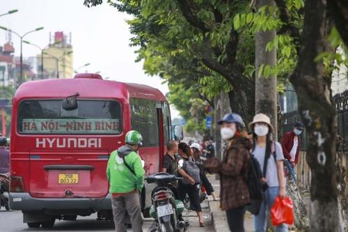 Hà Nội: Yêu cầu xe khách không chạy 'rùa bò', đón trả khách sai quy định dịp nghỉ lễ 30/4 - 1/5