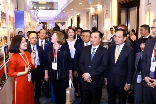 Khai mạc Triển lãm ảnh quan hệ Việt Nam - Pháp