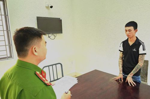 'Đút túi' tiền bán xăng của công ty rồi trốn ra đảo